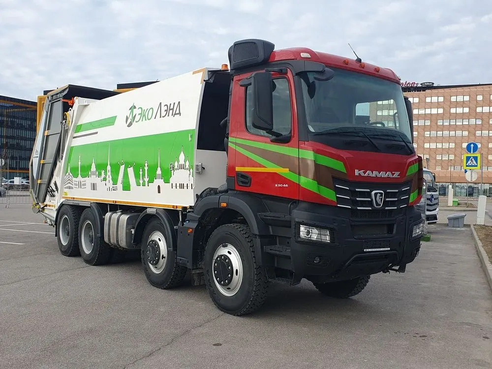 Кликните для увеличения изображения Мусоровоз с задней загрузкой ALFANORD KGH25-KP с откидной мусороприёмной ванной на базе КАМАЗ-65951